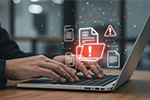Person, die einen Laptop benutzt
